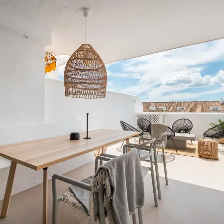 Fresh Renovated 2 Bed In Location Rdr236 *